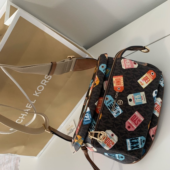 Origianl Michael Kors salter sling pack - Picture 3 of 9